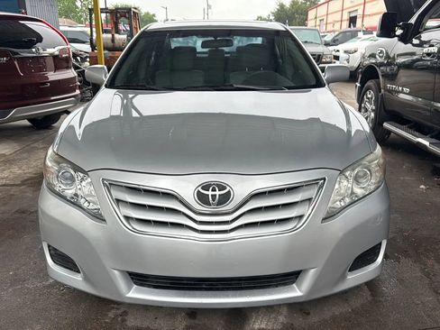 Used 2011 Toyota Camry LE w/ LE Extra-Value Pkg FWD image 2