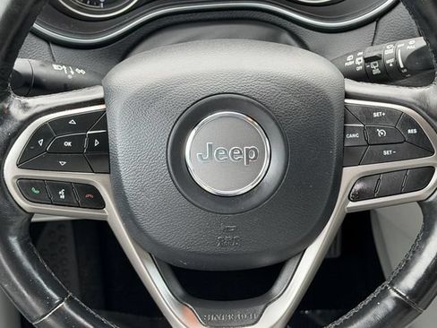Used 2021 Jeep Cherokee Latitude Plus FWD image 16