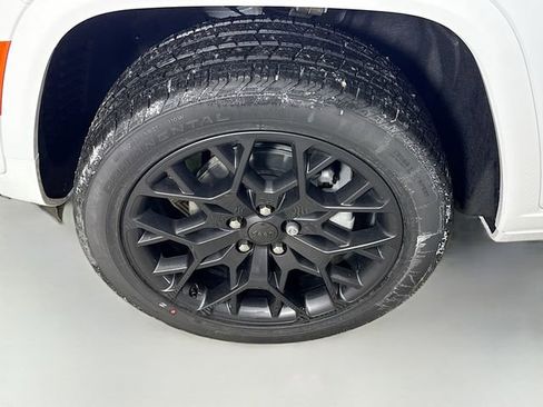 New 2025 Jeep Grand Cherokee Summit w/ Obsidian Package image 31