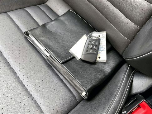 Certified 2024 Volkswagen Jetta SE w/ Panoramic Sunroof Package image 11