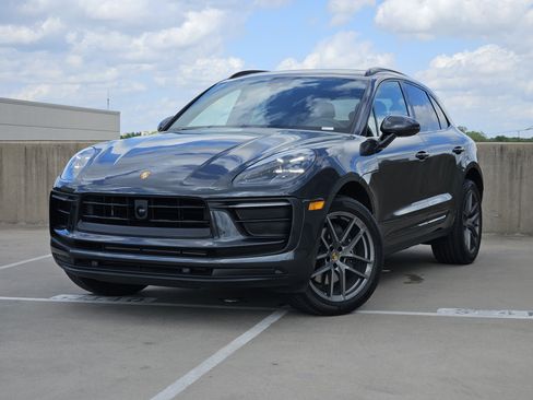 Certified 2025 Porsche Macan image 1