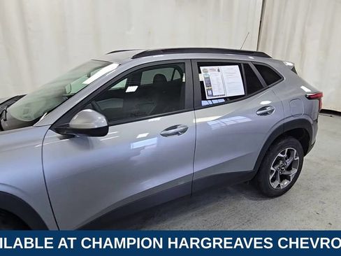 Used 2024 Chevrolet Trax LT w/ Driver Confidence Package FWD image 5