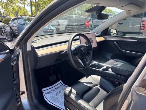 Used 2025 Tesla Model Y Long Range AWD/4WD image 13