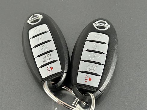 Used 2018 Nissan Rogue SV AWD/4WD image 32
