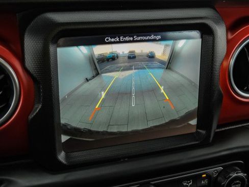 Used 2019 Jeep Wrangler Unlimited Rubicon w/ Uconnect 4C Nav & Sound Group image 23