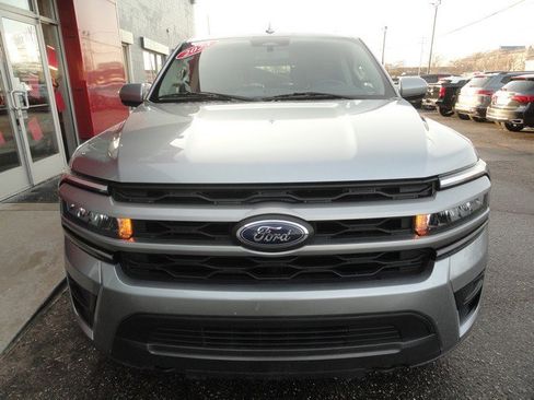 Used 2023 Ford Expedition Max XLT image 3