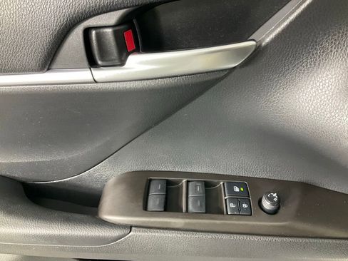 Used 2022 Toyota Camry SE image 14