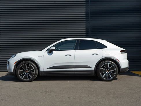 Certified 2025 Porsche Macan Electric image 2