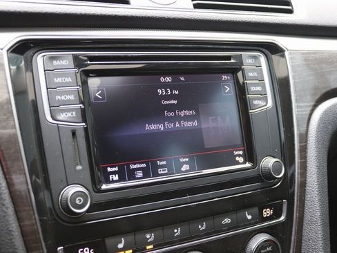 Used 2016 Volkswagen Passat 1.8T SE image 8