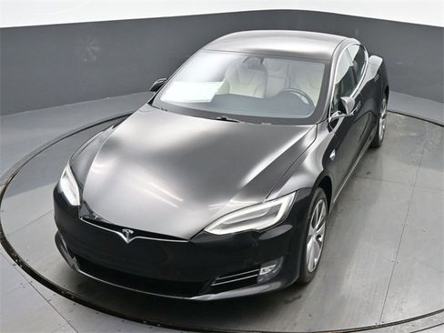 Used 2020 Tesla Model S Long Range Plus image 38