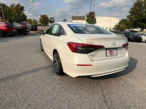 Used 2022 Honda Civic Touring image 6