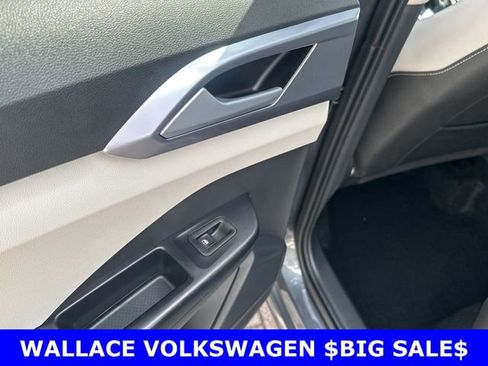 Certified 2025 Volkswagen Taos SE image 12