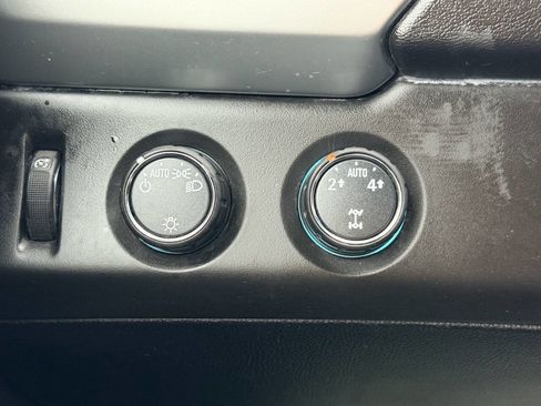 Used 2015 Chevrolet Suburban LT image 39