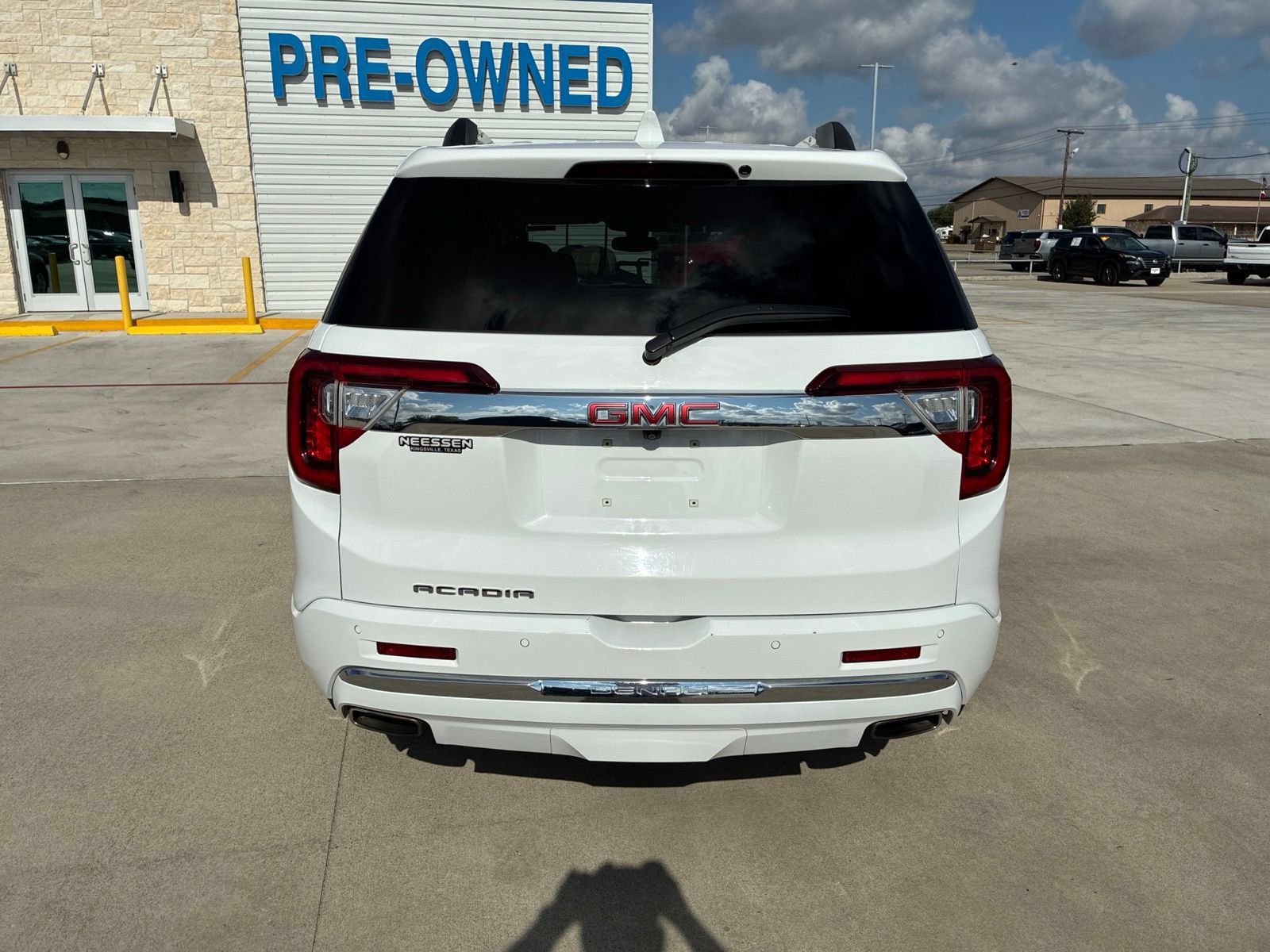 Used 2023 GMC Acadia Denali FWD image 6