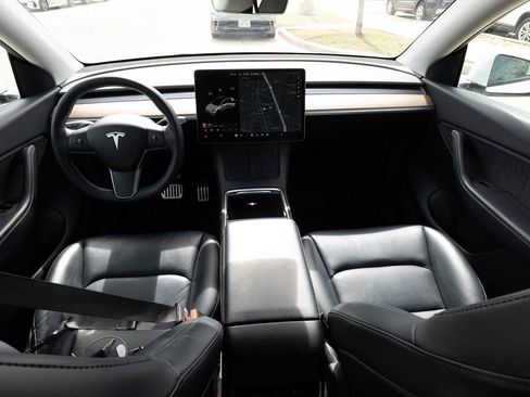 Used 2021 Tesla Model Y Long Range image 24