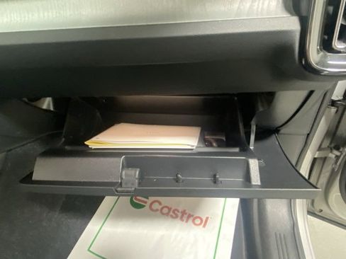 Certified 2025 Volvo XC40 B5 Plus image 30