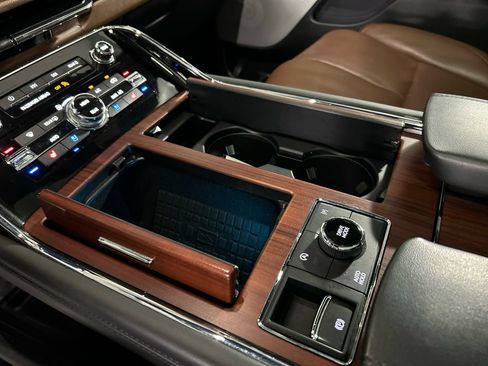Used 2022 Lincoln Navigator L Reserve AWD/4WD image 19