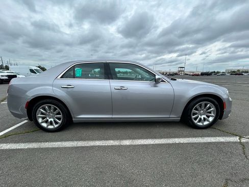 Used 2015 Chrysler 300 C RWD image 3