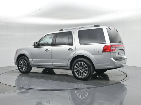 Used 2017 Lincoln Navigator Select RWD image 6
