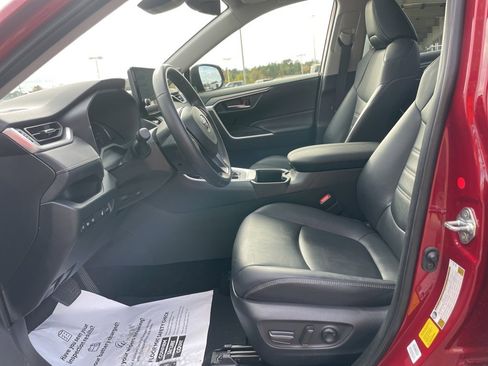 Used 2023 Toyota RAV4 XLE Premium image 16