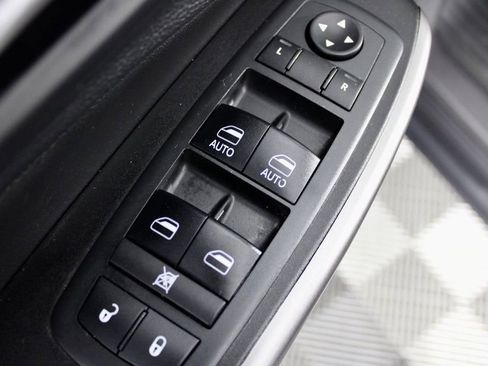 Used 2019 Jeep Cherokee Limited AWD/4WD image 16