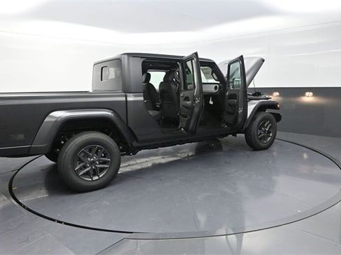 New 2025 Jeep Gladiator Sport image 31