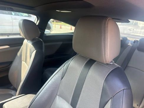 Used 2017 Honda Civic Touring image 8