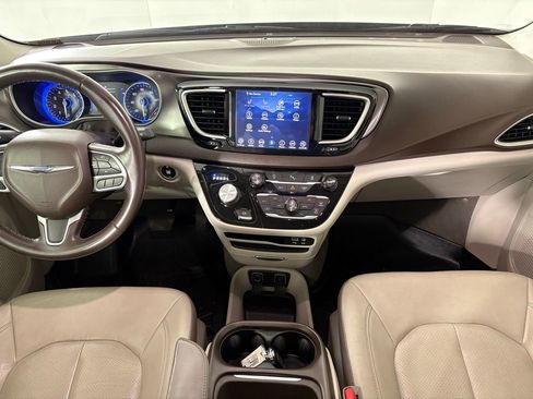 Used 2018 Chrysler Pacifica Touring-L w/ Premium Audio Group image 32