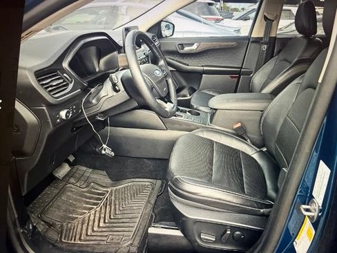 Used 2020 Ford Escape Titanium w/ Titanium Premium Package 2.0 FWD image 9