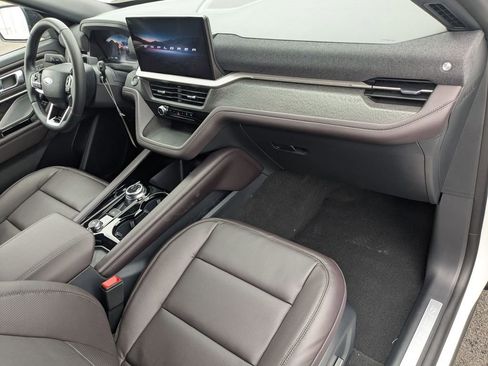 New 2026 Ford Explorer Platinum image 32
