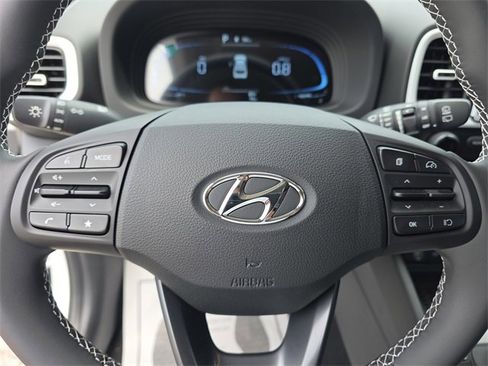 New 2025 Hyundai Venue Limited image 27