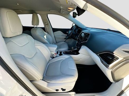 Used 2019 Jeep Cherokee Limited image 27