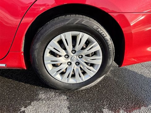 Used 2012 Toyota Camry LE image 25