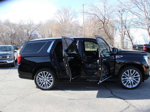 Used 2025 GMC Yukon Denali w/ Denali Reserve Package image 20