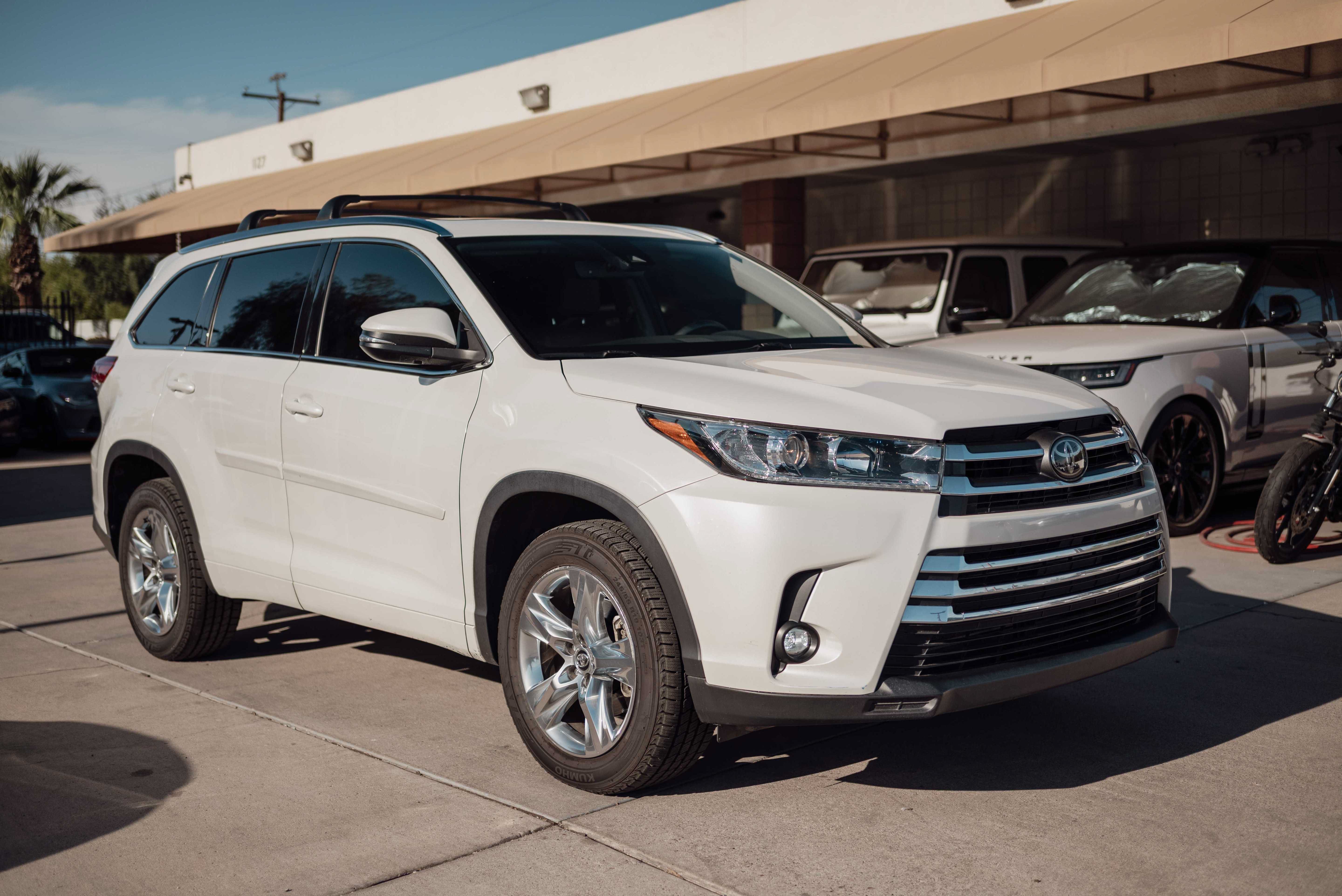 Used 2019 Toyota Highlander Limited w/ Carpet Mat Package (TMS) FWD image 3