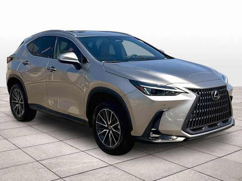 Used 2025 Lexus NX 250 FWD image 2