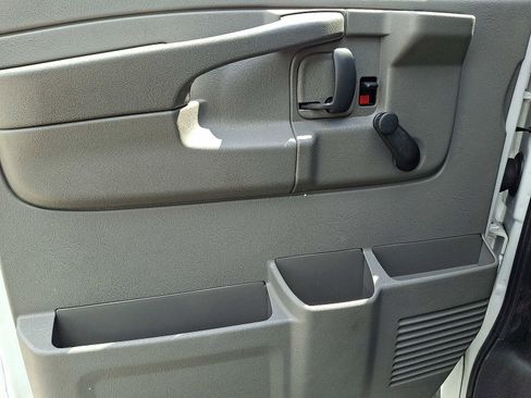 Used 2012 Chevrolet Express 2500 RWD image 13
