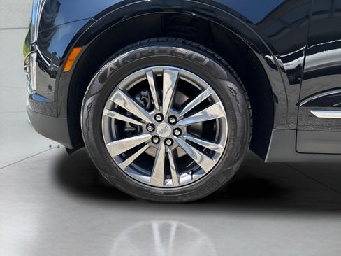 Used 2022 Cadillac XT5 Premium Luxury w/ Technology Package AWD/4WD image 5