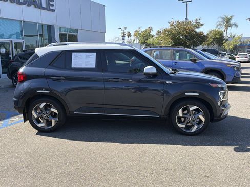 Used 2024 Hyundai Venue Limited FWD image 4