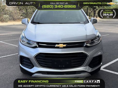 Used 2019 Chevrolet Trax LT w/ LT Convenience Package FWD image 2