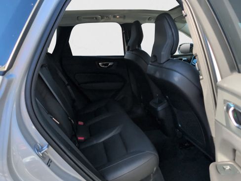 Used 2025 Volvo XC60 B5 Plus image 19
