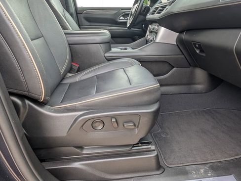 Used 2023 GMC Yukon XL SLT AWD/4WD image 28