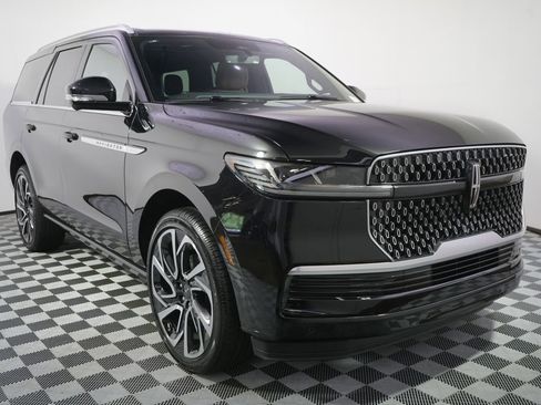New 2026 Lincoln Navigator Reserve AWD/4WD image 9