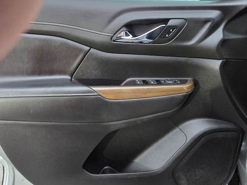 Used 2019 GMC Acadia SLE w/ LPO, Floor Liner Package image 8