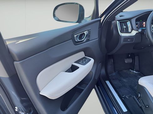 New 2026 Volvo XC60 B5 Plus w/ Protection Package Premier image 15