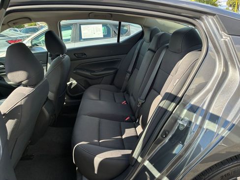 Used 2025 Nissan Altima 2.5 SV image 25