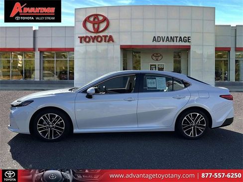 Used 2025 Toyota Camry XLE image 8