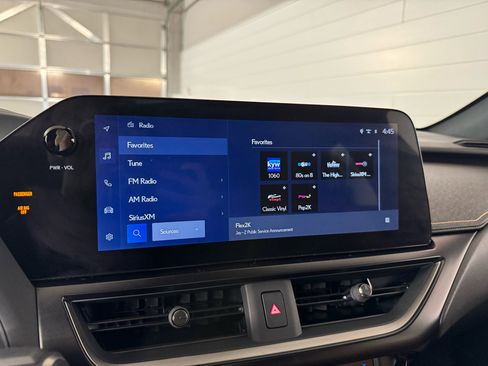 Used 2023 Lexus UX 250h Premium AWD image 22