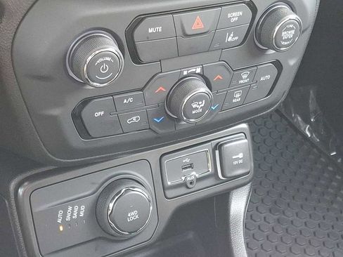 Used 2023 Jeep Renegade Altitude w/ Convenience Group I image 24