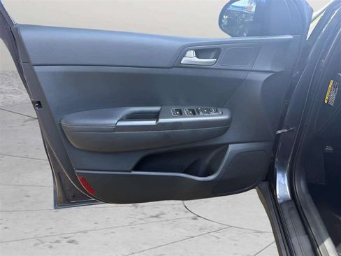 Used 2018 Kia Sportage LX FWD image 12